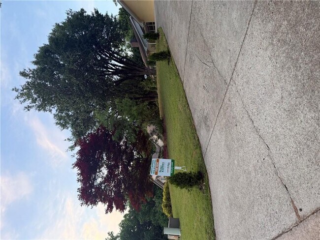Building Photo - 981 Woodward Park Dr