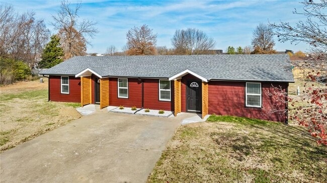 Building Photo - 305 Trailside Ter