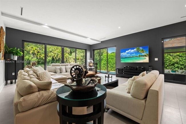 Building Photo - 5735 SW 35th St