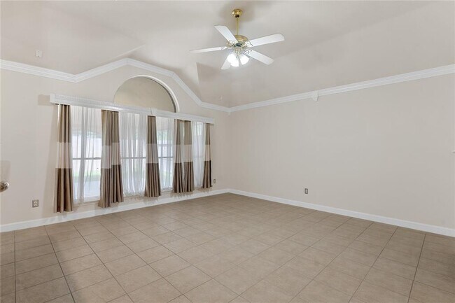 Building Photo - 10115 Willow Crossing Dr