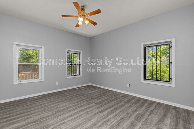 Building Photo - 5866 Etzel Ave