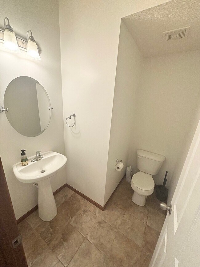 Building Photo - 15573 June Grass Ln