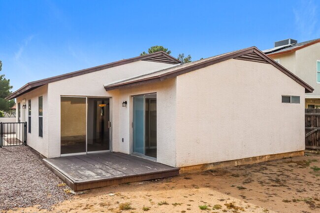 Building Photo - 4774 W Menadota Dr