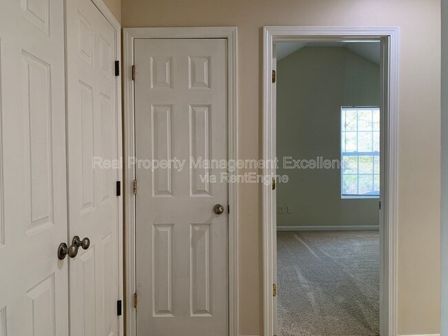 Building Photo - 5611 Sojourn Dr