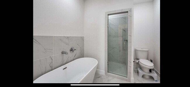 Building Photo - 5629 Woodlands Dr