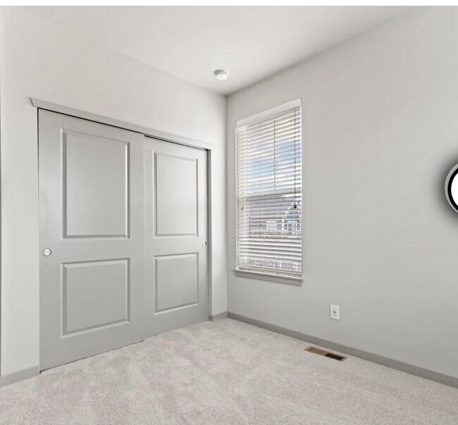 Building Photo - 3368 S Biscay Way