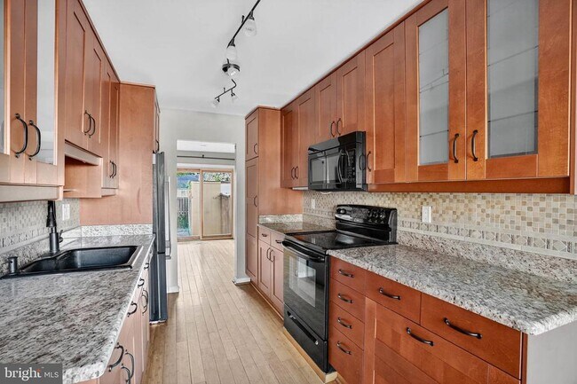 Building Photo - 1694 Forest Hill Ct