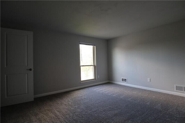 Building Photo - 604 Carriage Hill Dr