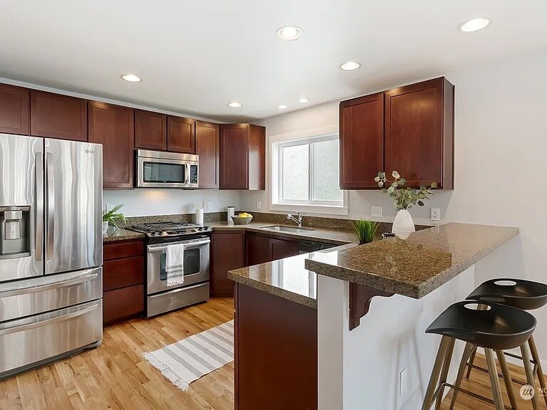 Building Photo - 930 N 96th St