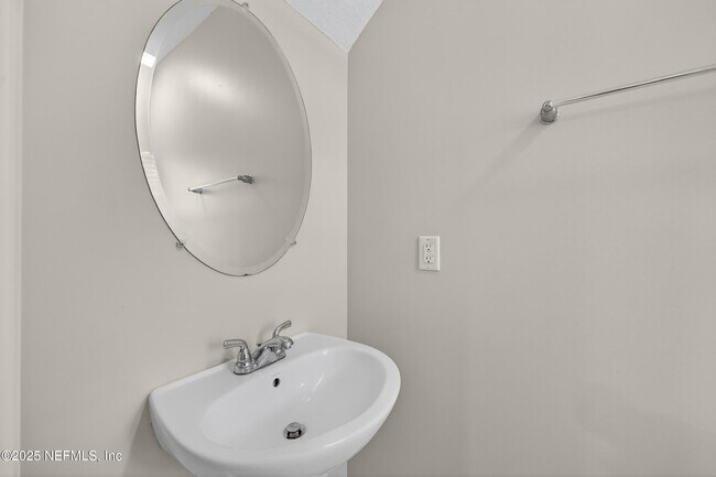 Building Photo - 3910 Buckthorne Dr