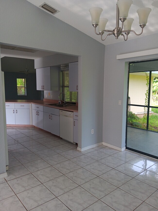 Building Photo - 1474 Dewitt St