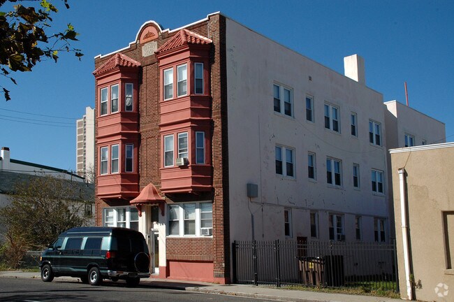 Primary Photo - 811-813 Baltic Ave