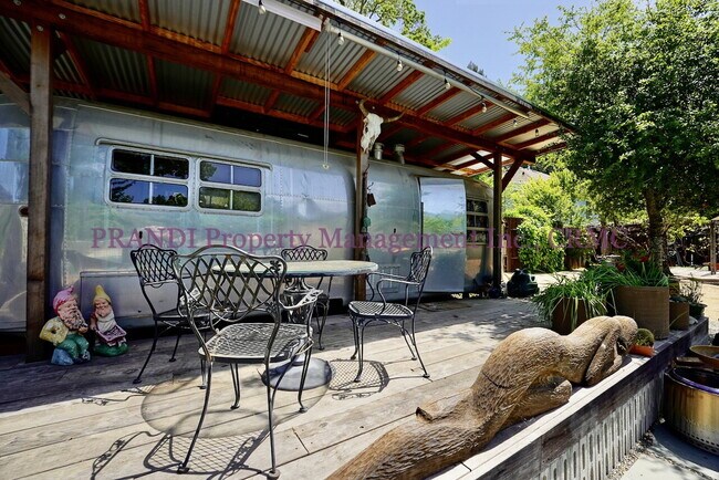 Building Photo - All New!  Fabulous 3 bedroom Fairfax house...