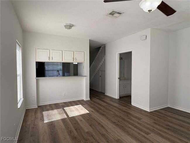 Building Photo - 8079 Pacific Beach Dr