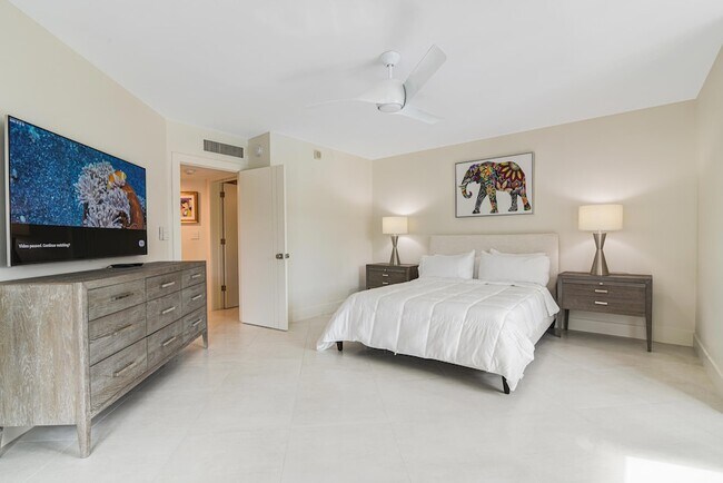 Building Photo - 100 SE 5th Ave