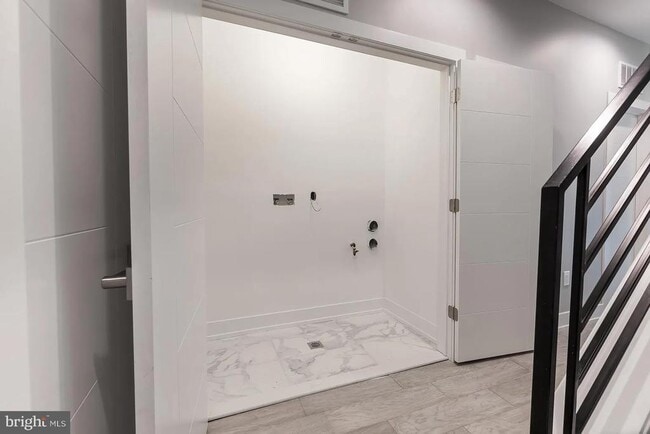 Building Photo - 2055 Tasker St