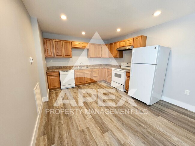 Building Photo - 3411/3413 Harvey Drive