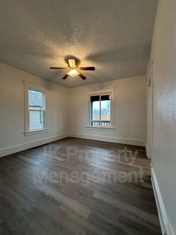 Building Photo - 604 2nd Ave S