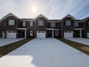 Building Photo - Brand New 4 Bed 3 Bath Townhome In Shelbyville