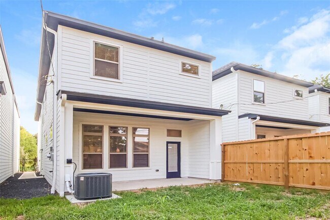 Building Photo - 3044 Truxillo St