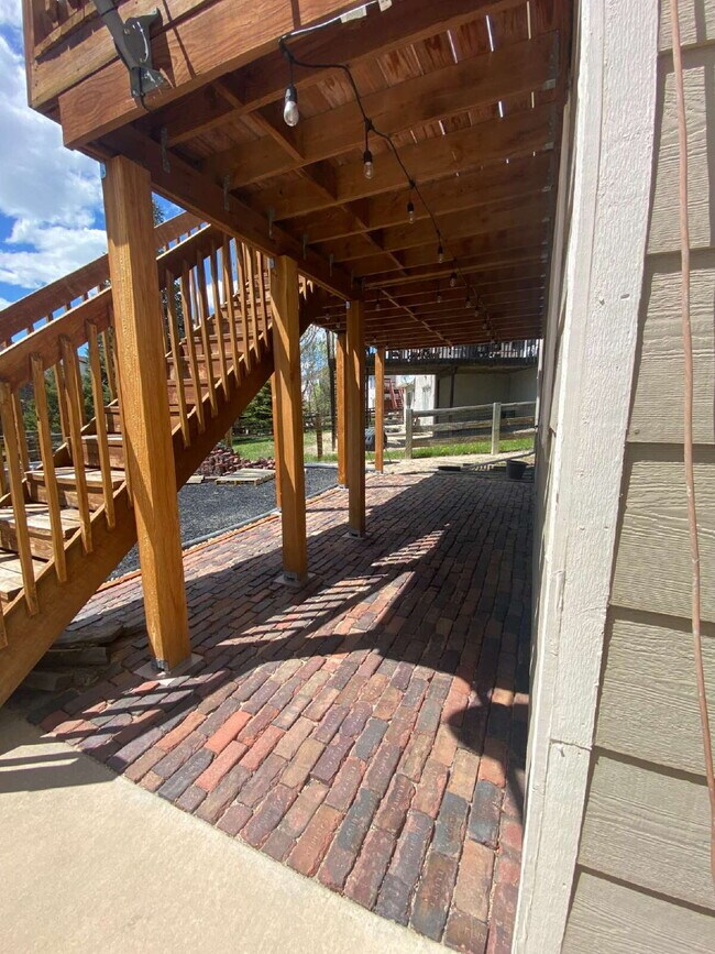Building Photo - 5 bedroom - Oxbow