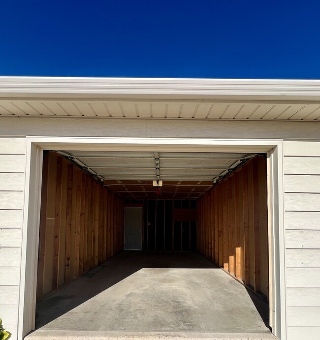 Building Photo - Two Bedroom with Garage Ready Now!