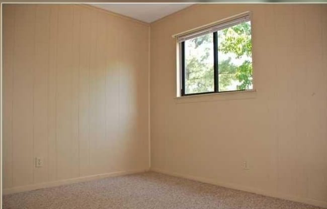 bedroom - 2100 Jefferson Park Ave
