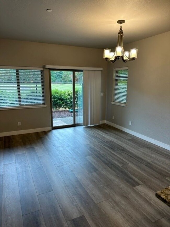 Building Photo - 2 Bedroom 2.5 Bath Townhome in desirable C...