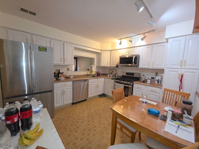Building Photo - 384 Willowbrook Dr