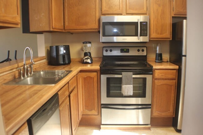 Building Photo - 28 Elton Ridge Ct NW