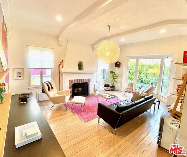 Building Photo - 3159 Hutchison Ave