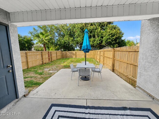 Building Photo - 5726 Beach Dr