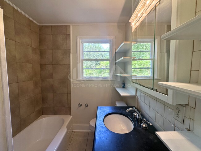 Building Photo - 5207 Azalea Cir S