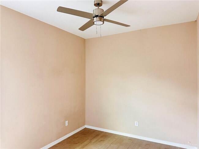 Building Photo - 11 West Dr