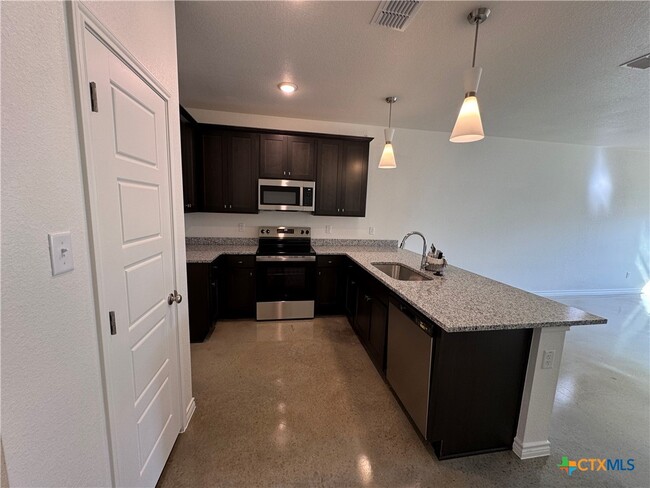 Building Photo - 3900 American Elm Dr