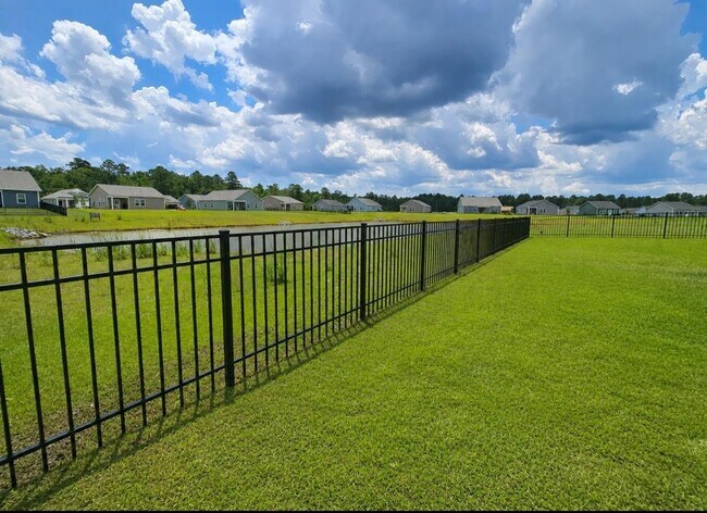 Building Photo - 423 Castillo Dr
