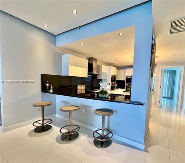 Building Photo - 17121 Collins Ave