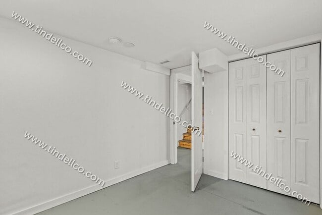 Building Photo - Pet Friendly 4 bedroom 2 bathroom home located blocks from University of Portland!