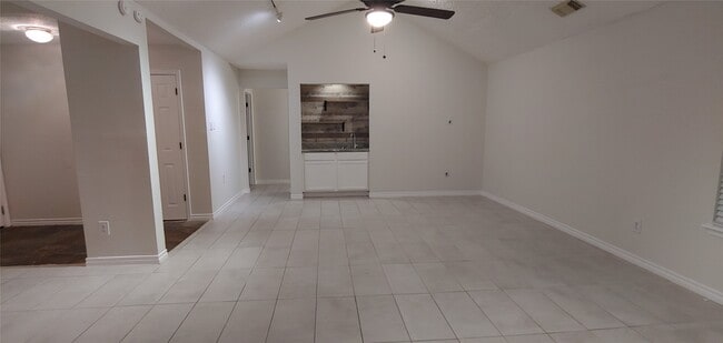 Building Photo - 1930 Pepperwood Ln