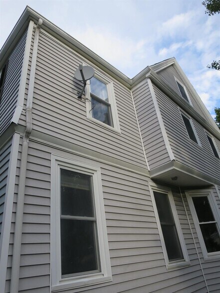 Building Photo - 50 Meacham Rd