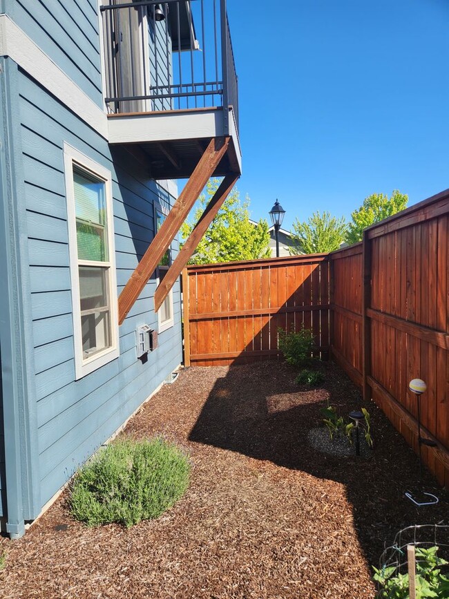 Building Photo - COMING SOON - Lovely Talent home - Can be ...