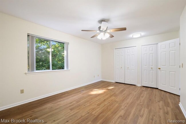 Building Photo - 1823 Torquay Ave