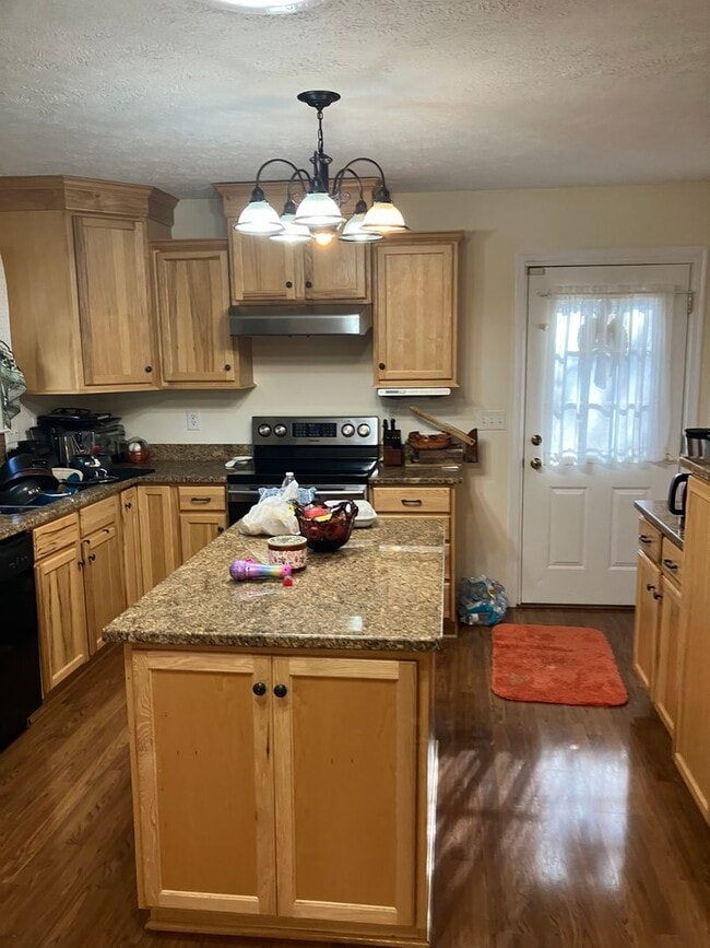 Building Photo - Rambler with full basement