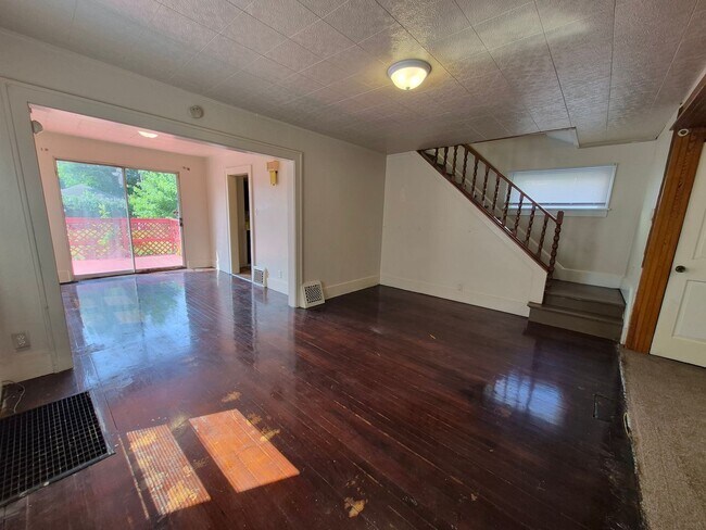 Building Photo - 2806 Hartzer St