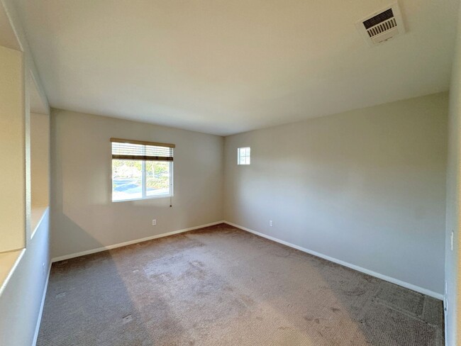 Building Photo - Beautiful 4-Bedroom, 2.5-Bath Home for Ren...