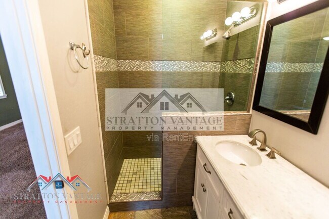 Building Photo - 2249 E Sells Dr