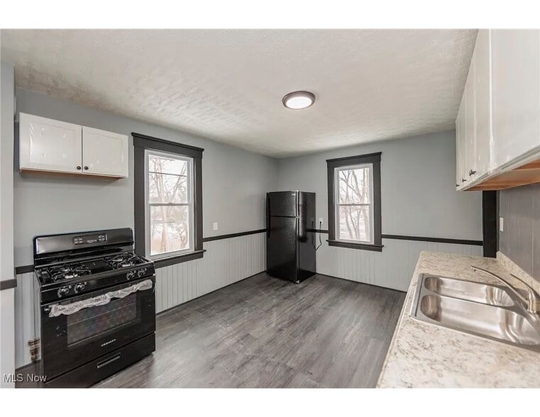 Building Photo - 1431 Rowley Ave