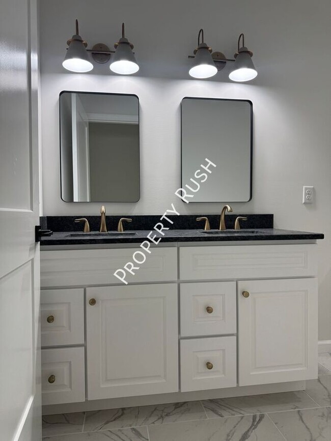 Building Photo - 1852 Wilberforce St