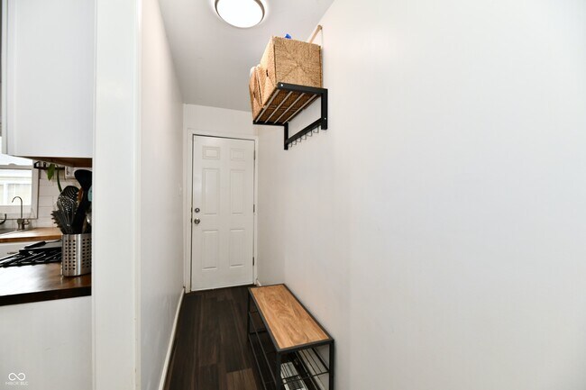 Building Photo - 1924 Mansfield St