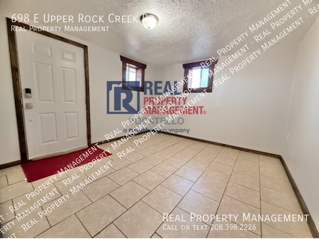 Building Photo - 698 E Upper Rock Creek Rd